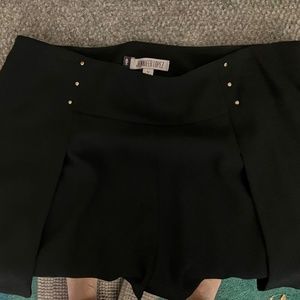 Skirt/ shorts